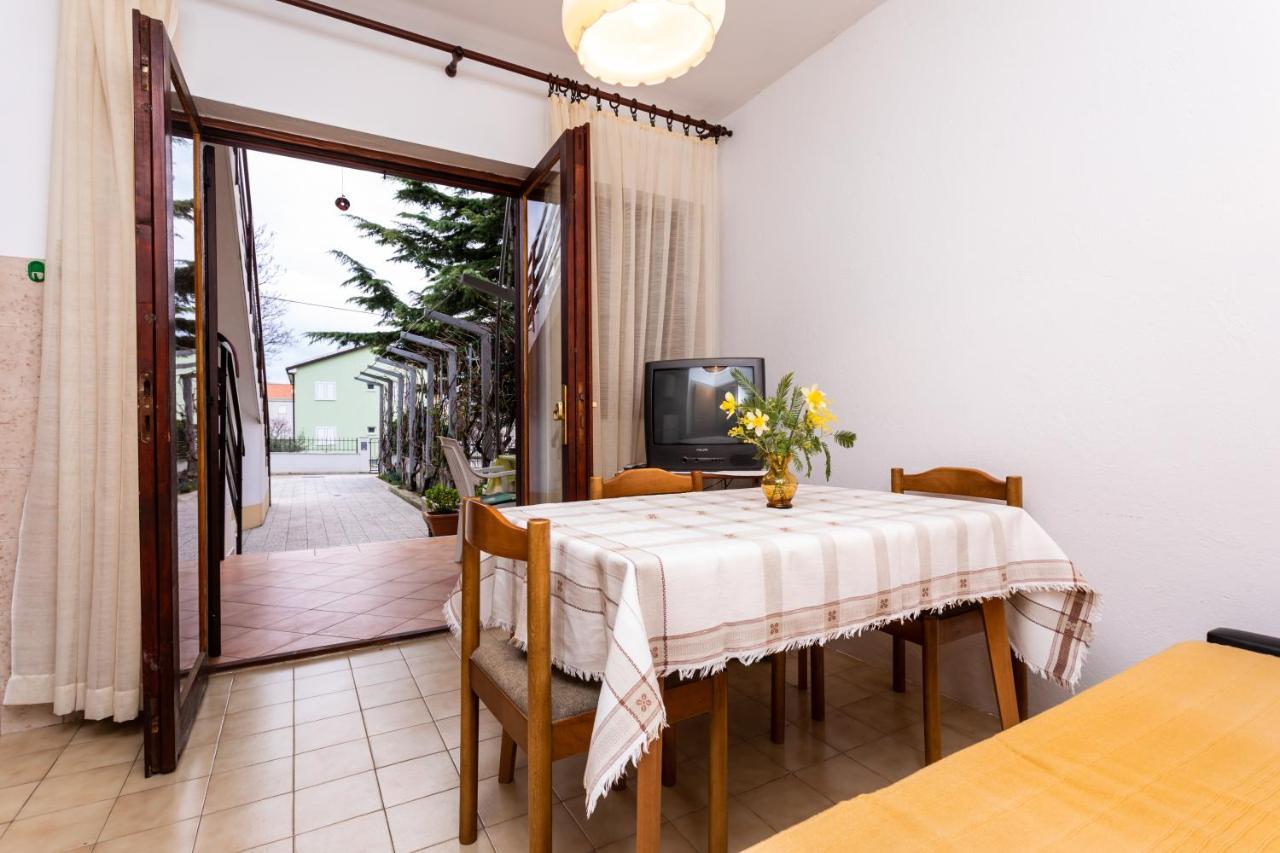 Rooms & Studio Apartment Mira Baška Eksteriør billede