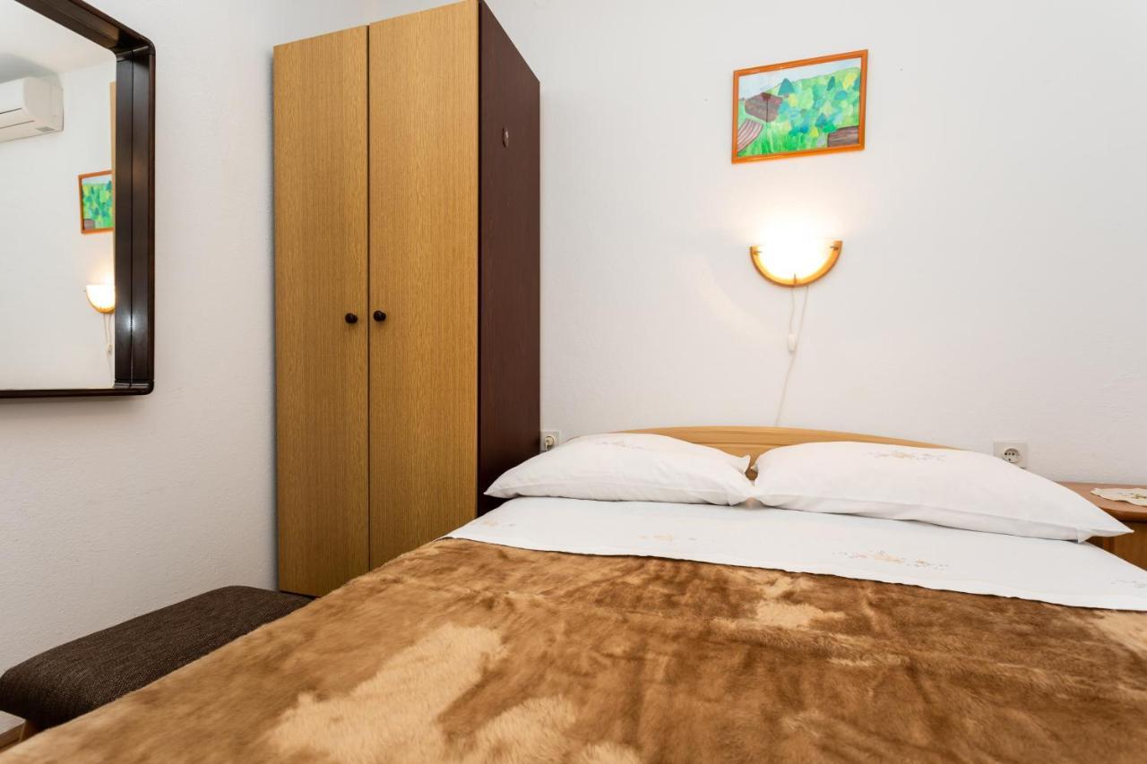 Rooms & Studio Apartment Mira Baška Eksteriør billede