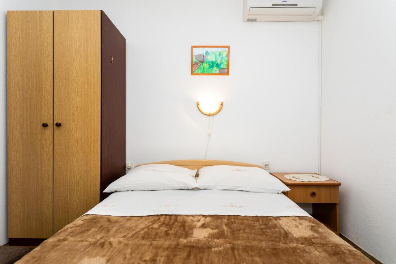 Rooms & Studio Apartment Mira Baška Eksteriør billede