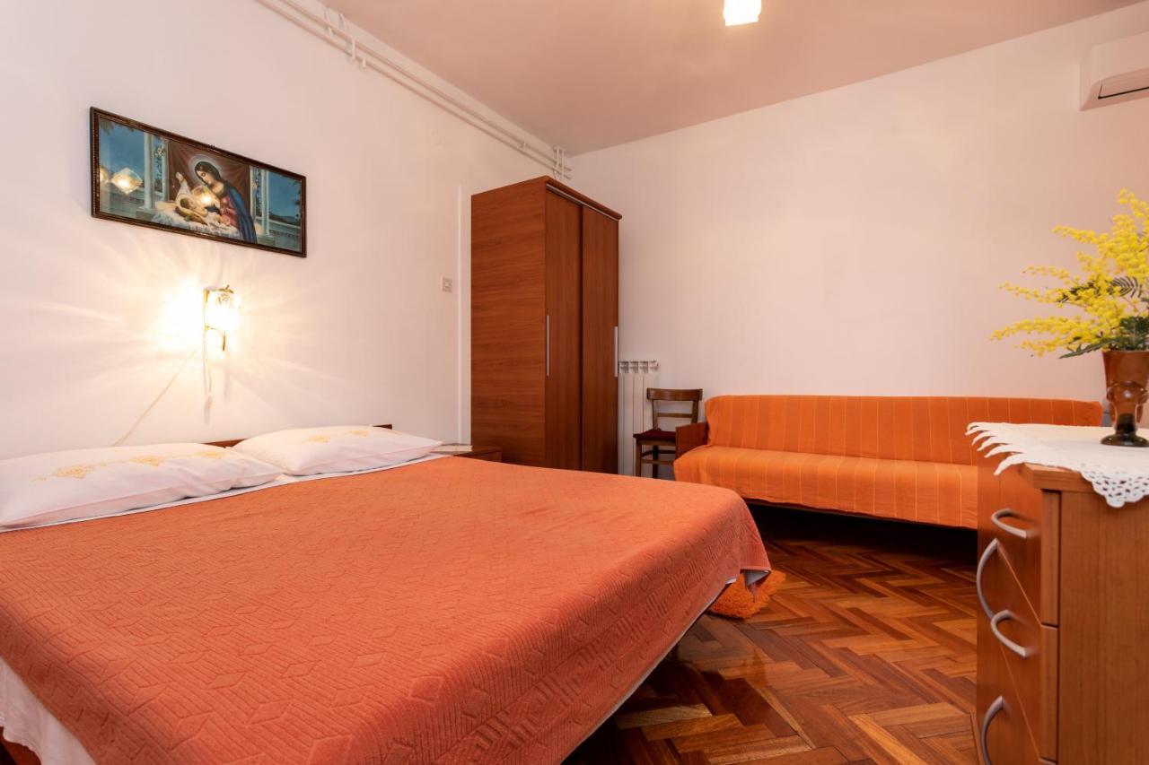 Rooms & Studio Apartment Mira Baška Eksteriør billede