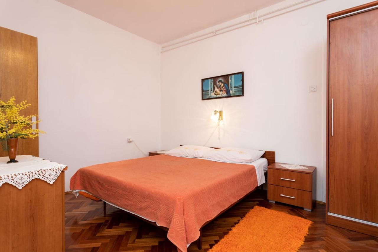 Rooms & Studio Apartment Mira Baška Eksteriør billede