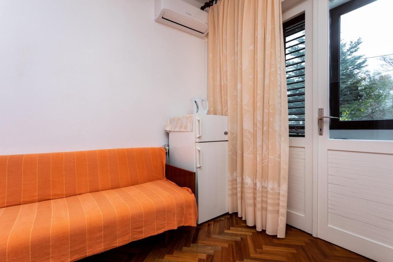 Rooms & Studio Apartment Mira Baška Eksteriør billede