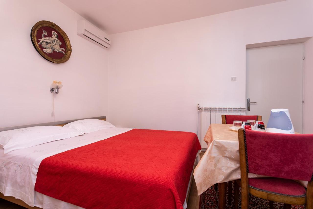 Rooms & Studio Apartment Mira Baška Eksteriør billede