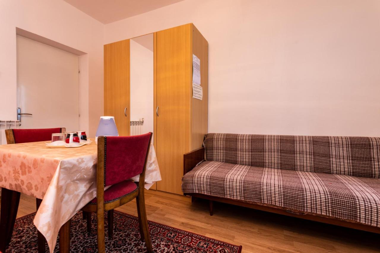 Rooms & Studio Apartment Mira Baška Eksteriør billede