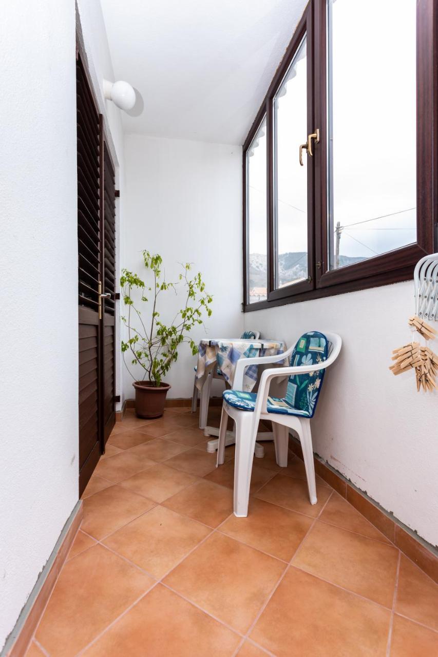 Rooms & Studio Apartment Mira Baška Eksteriør billede