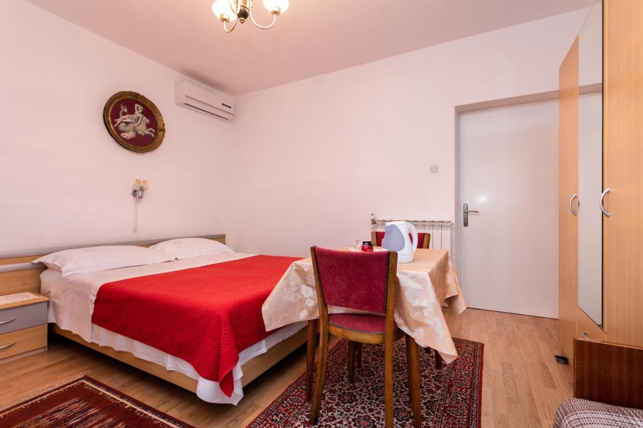 Rooms & Studio Apartment Mira Baška Eksteriør billede