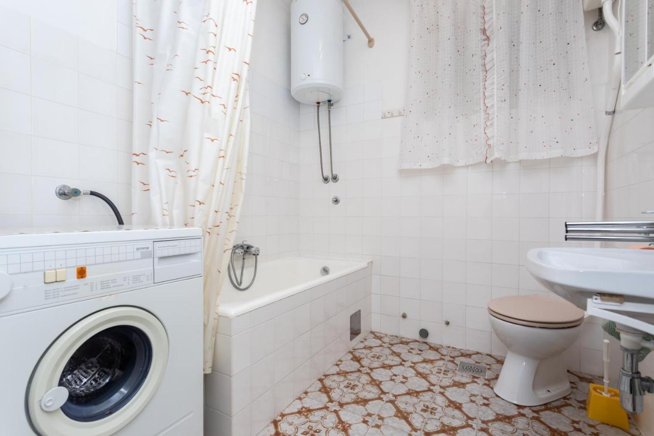 Rooms & Studio Apartment Mira Baška Eksteriør billede