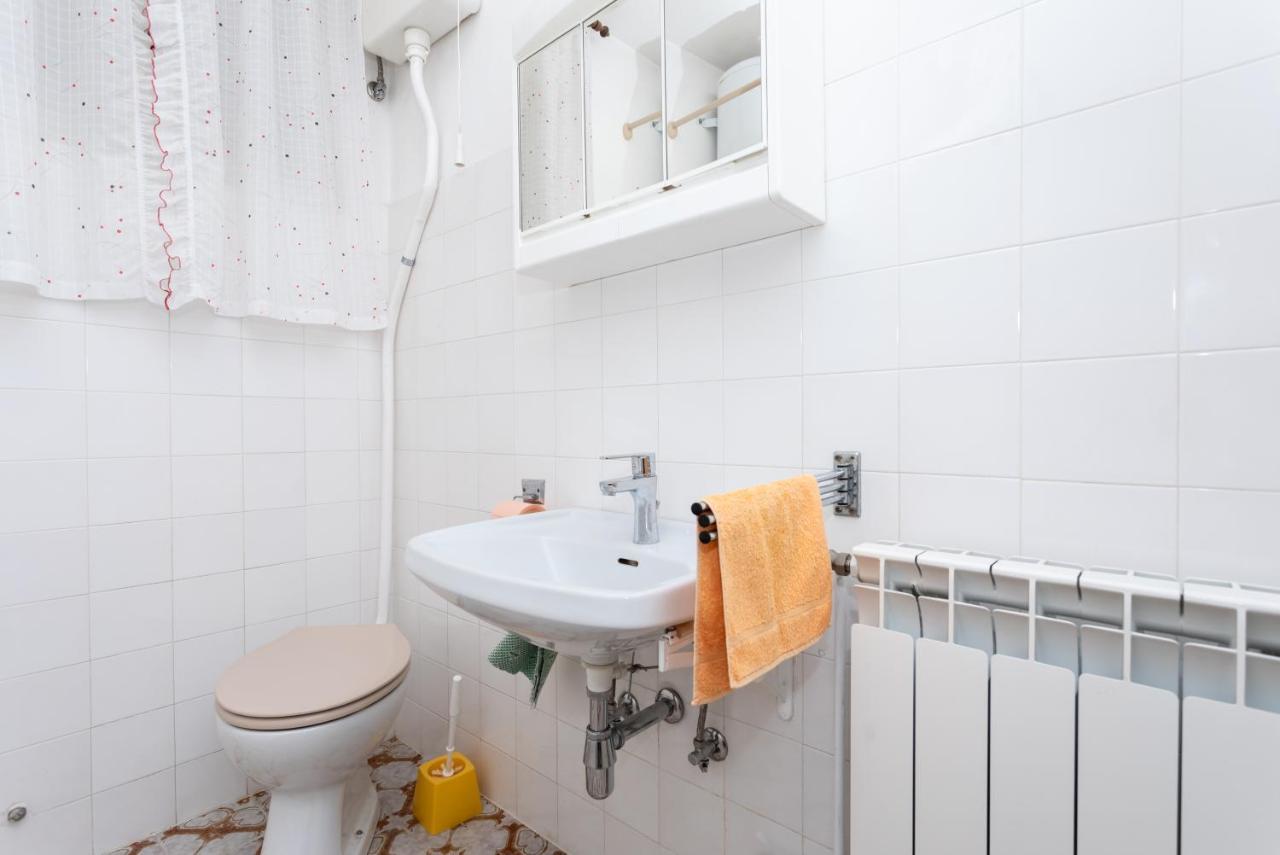 Rooms & Studio Apartment Mira Baška Eksteriør billede