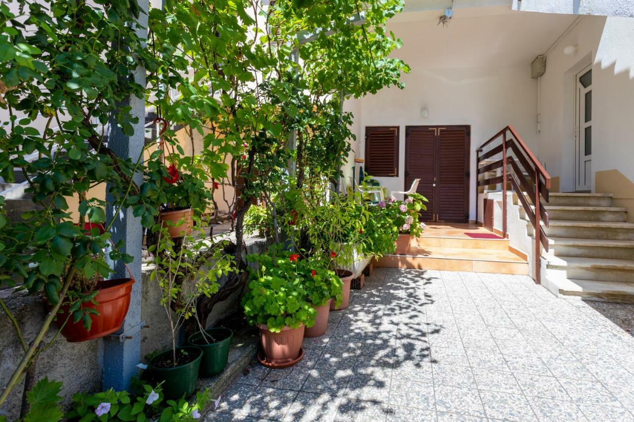 Rooms & Studio Apartment Mira Baška Eksteriør billede
